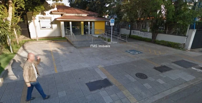 Imagem Casa Comercial de 350m² de Área para Locação em Cerqueira César