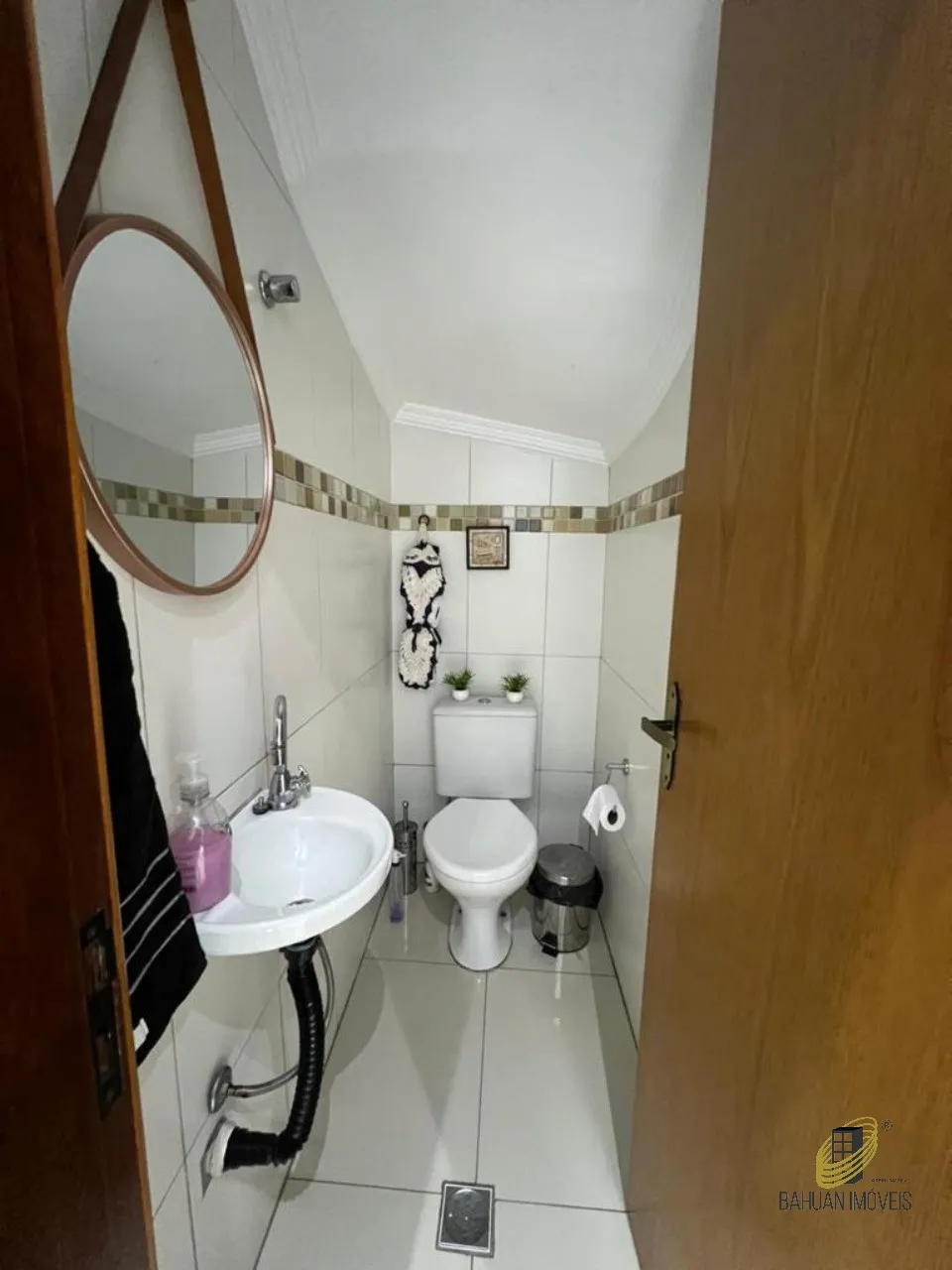 Imagem Imperdível casa à venda em Praia Grande-SP, bairro Melvi, 2 quartos, 1 sala, 2 banheiros, garagem e 73m². Confira!