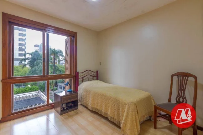 Imagem Cobertura no bairro Petrópolis, 3 dormitórios, suite. vagas e piscina. ,