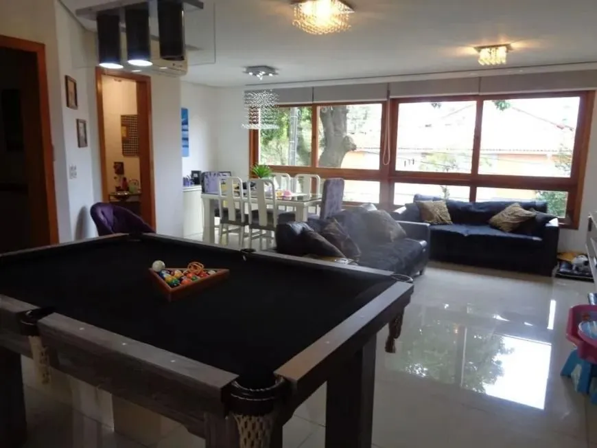 Imagem Sobrado com 3 dormitórios, terraço e espaço gourmet no São Sebastião - POA