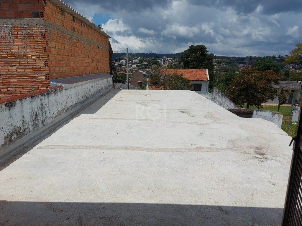 Imagem CASA COM CHURRASQUEIRA E GARAGEM PARA 2 CARROS