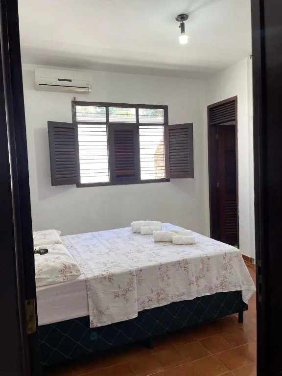 Imagem Casa com 230 m² em Tambaú, João Pessoa: 4 quartos, 3 vagas, churrasqueira e excelente localização próxima à praia.