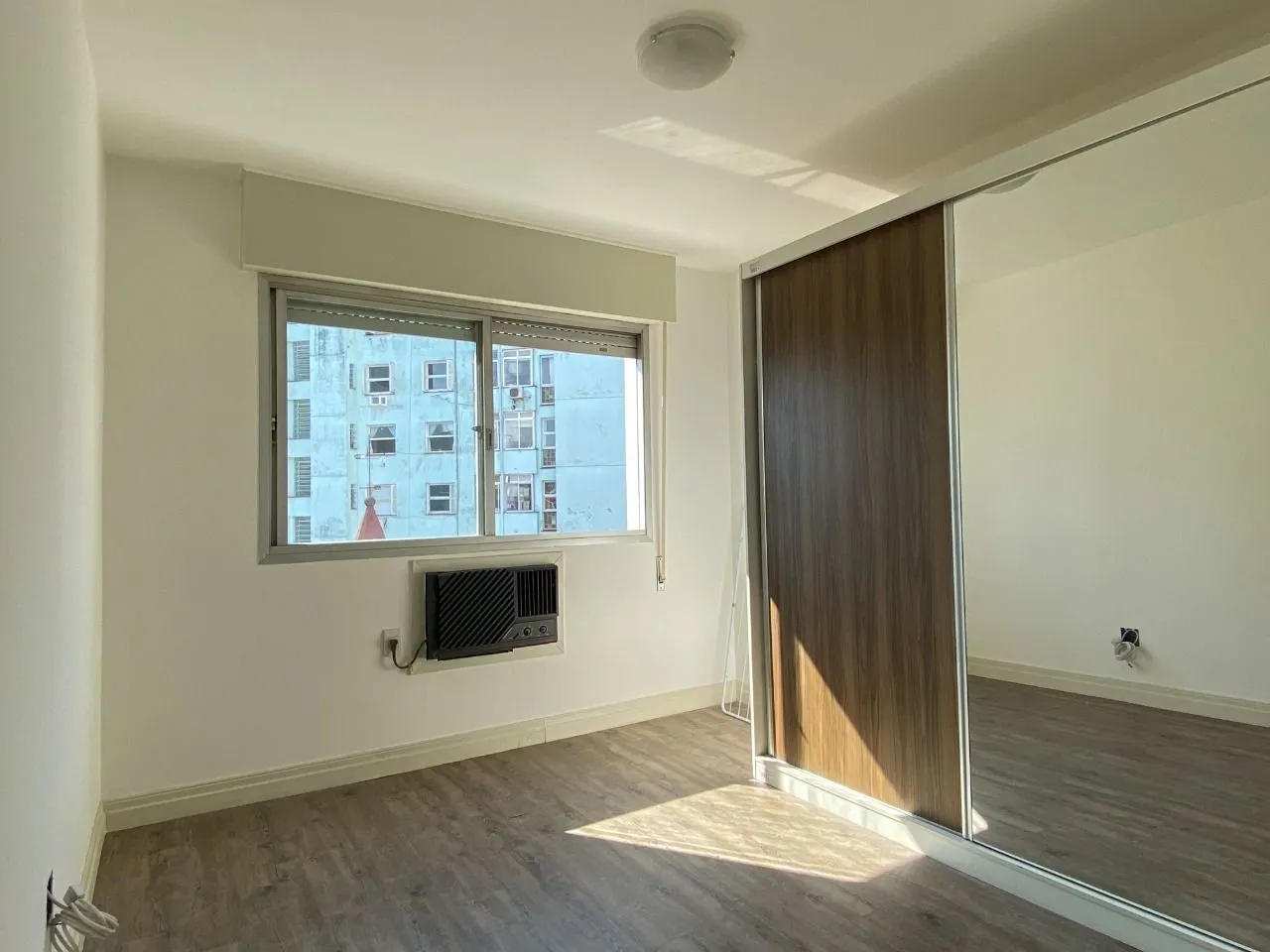 Imagem APARTAMENTO DE FRENTE, 1 DORMITÓRIO COM VAGA DE GARAGEM NA DUQUE