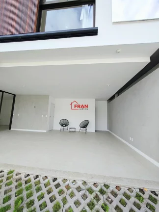 Imagem Belissíma Casa moderna 2 pavimentos com 3 Suite 2 vgas,.