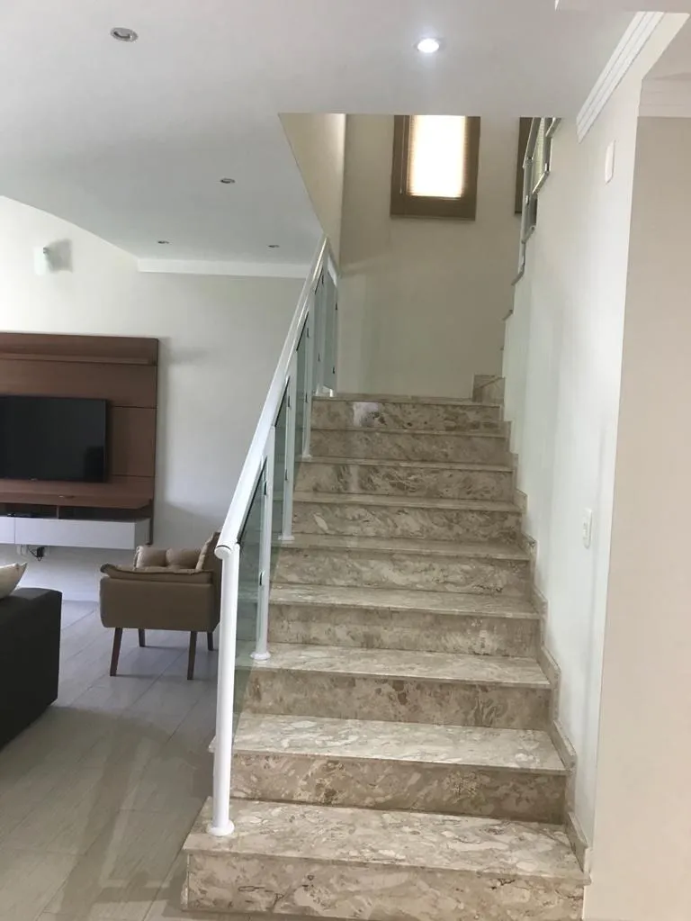 Imagem Lindo Sobrado no Bairro Jardim Karolyne com 235m².