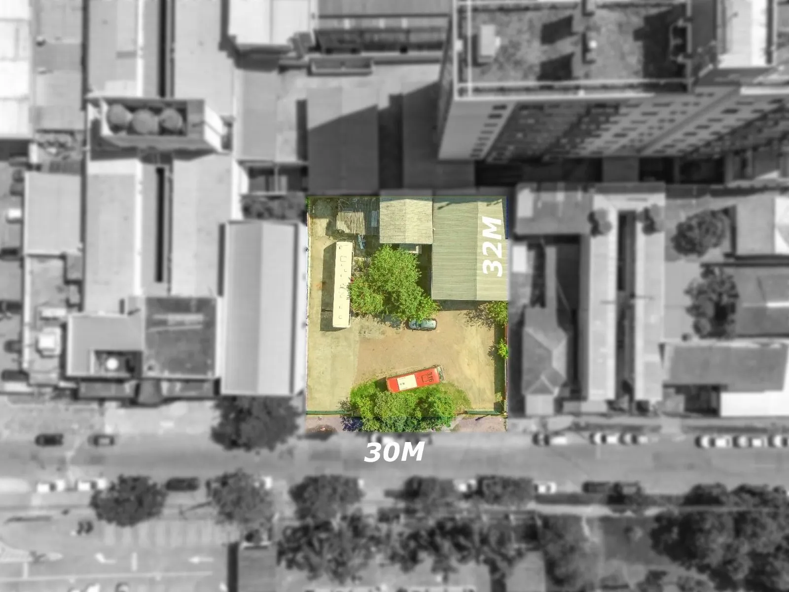 Imagem Vendo com exclusividade, 50m da PUC, terreno com 960 m2, 30,00m x 32,00m
