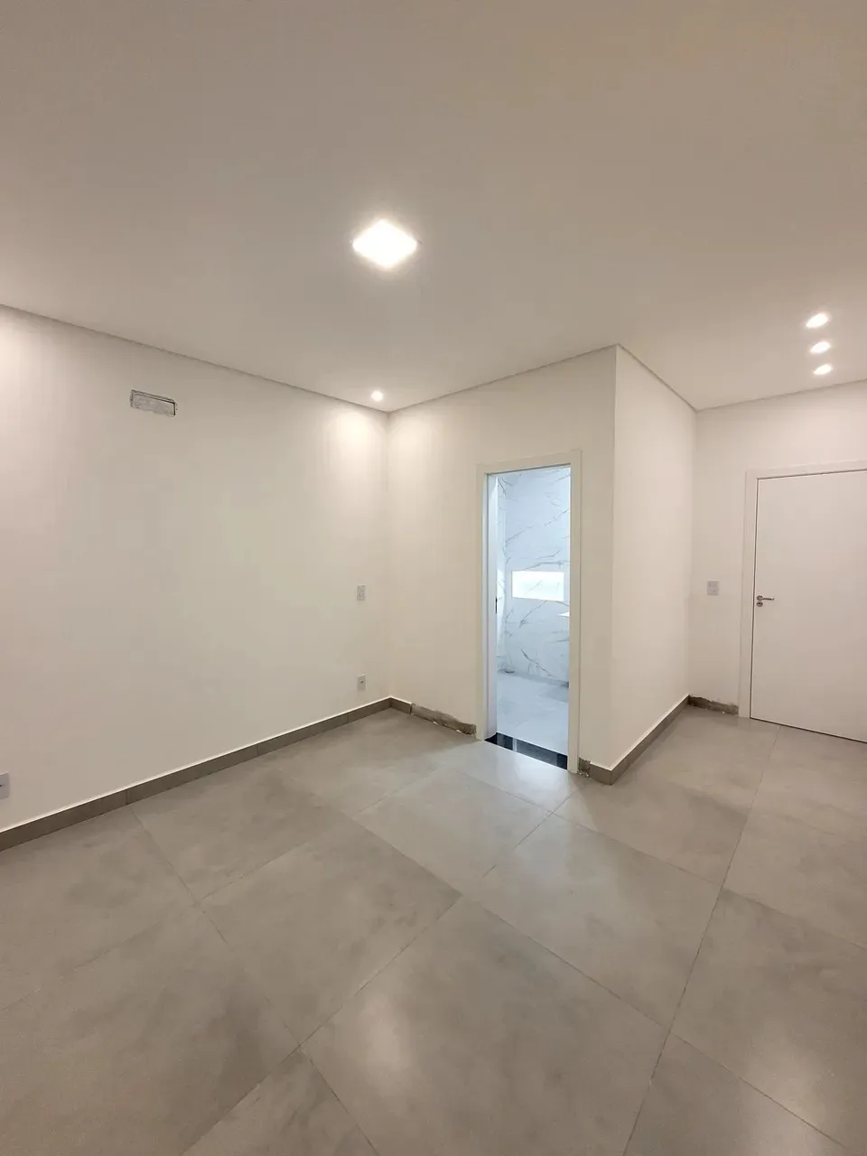 Imagem Casa em Condomínio de Luxo com 3 Suítes em Cajuru do Sul, Sorocaba-SP: 122m², 3 Quartos, 1 Sala e 2 Vagas de Garagem!