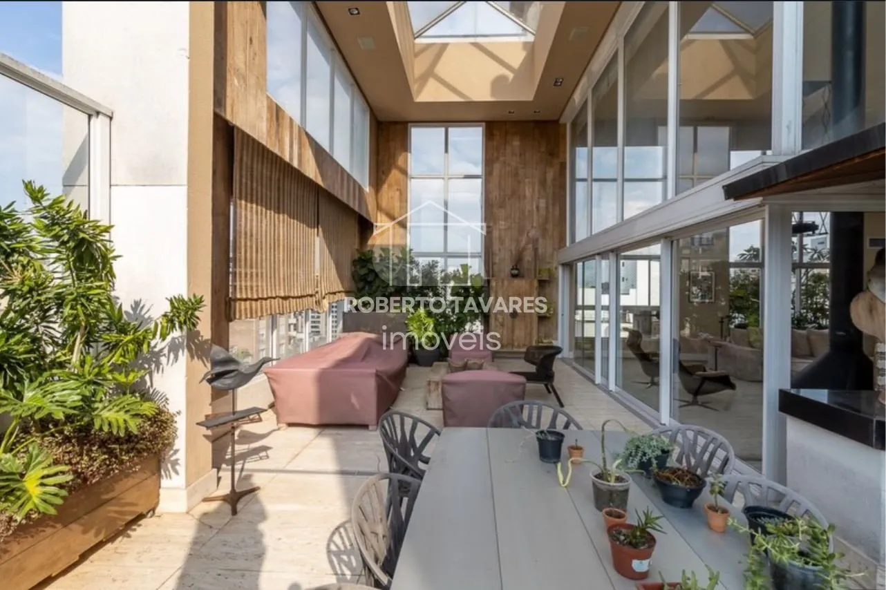 Imagem Cobertura Duplex mobiliada 820m² de área útil à venda no Jardim América com 5 suítes e 7 vagas!