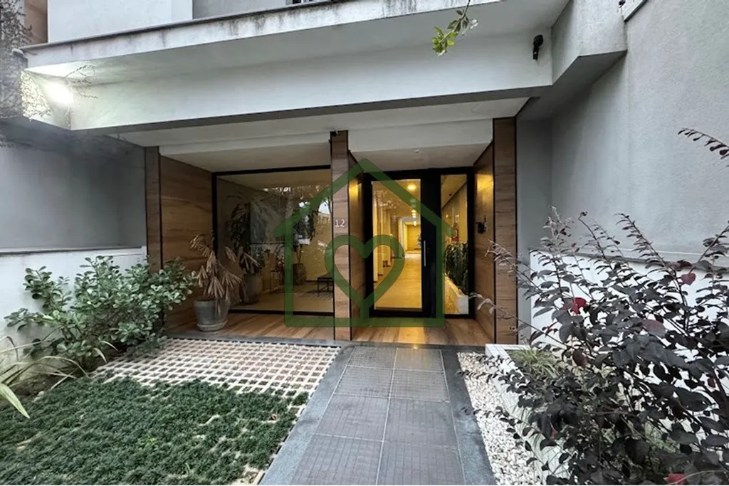 Imagem Descubra o encanto de viver em Menino Deus, Porto Alegre, com este apartamento Garden à venda por u...