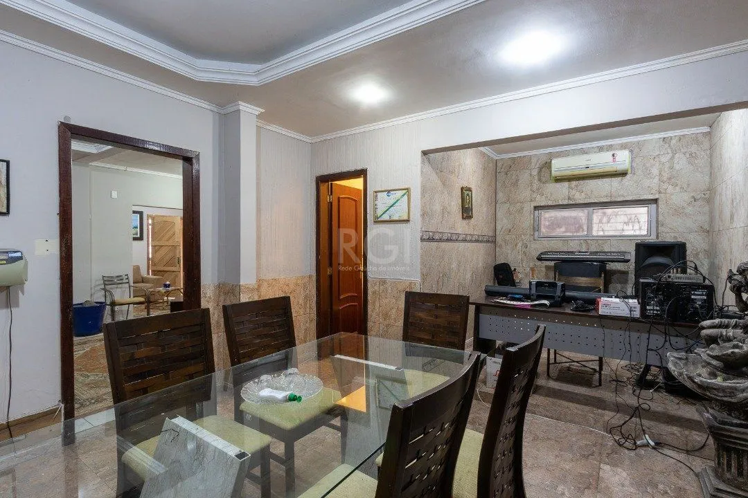 Imagem Sobrado para Venda - 300m², 3 dormitórios, sendo 1 suites, 3 vagas - Cavalhada