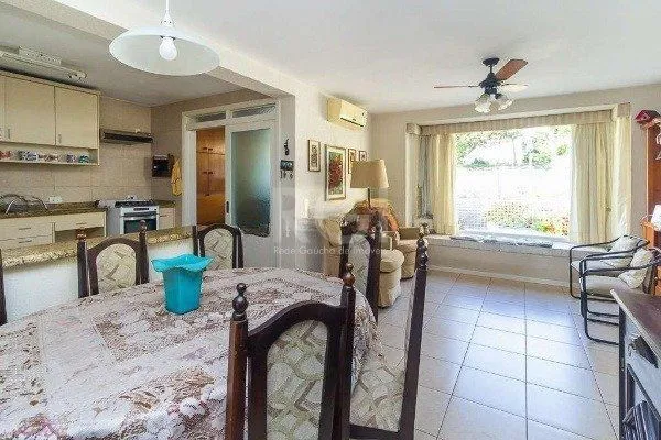 Imagem Casa para Venda - 227m², 3 dormitórios, sendo 1 suites, 4 vagas - Azenha