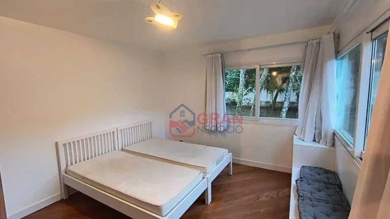 Imagem Casa Alto Padrão para Aluguel em Condomínio Fechado com Bosque Privativo