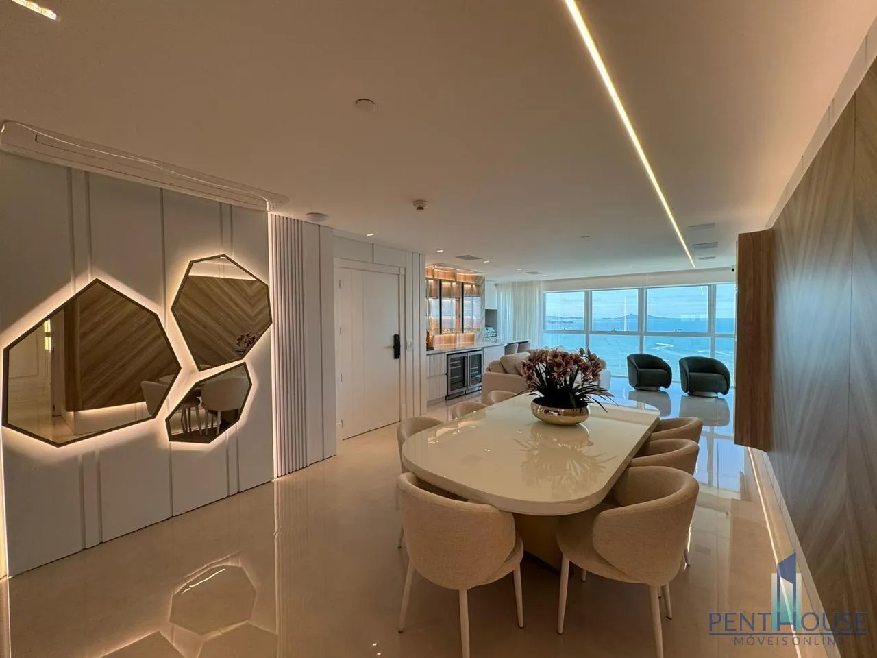 Imagem Apartamento Frente Mar para Venda em Balneário Camboriú, CENTRO, 4 dormitórios, 4 suítes, 5 banheiros, 3 vagas