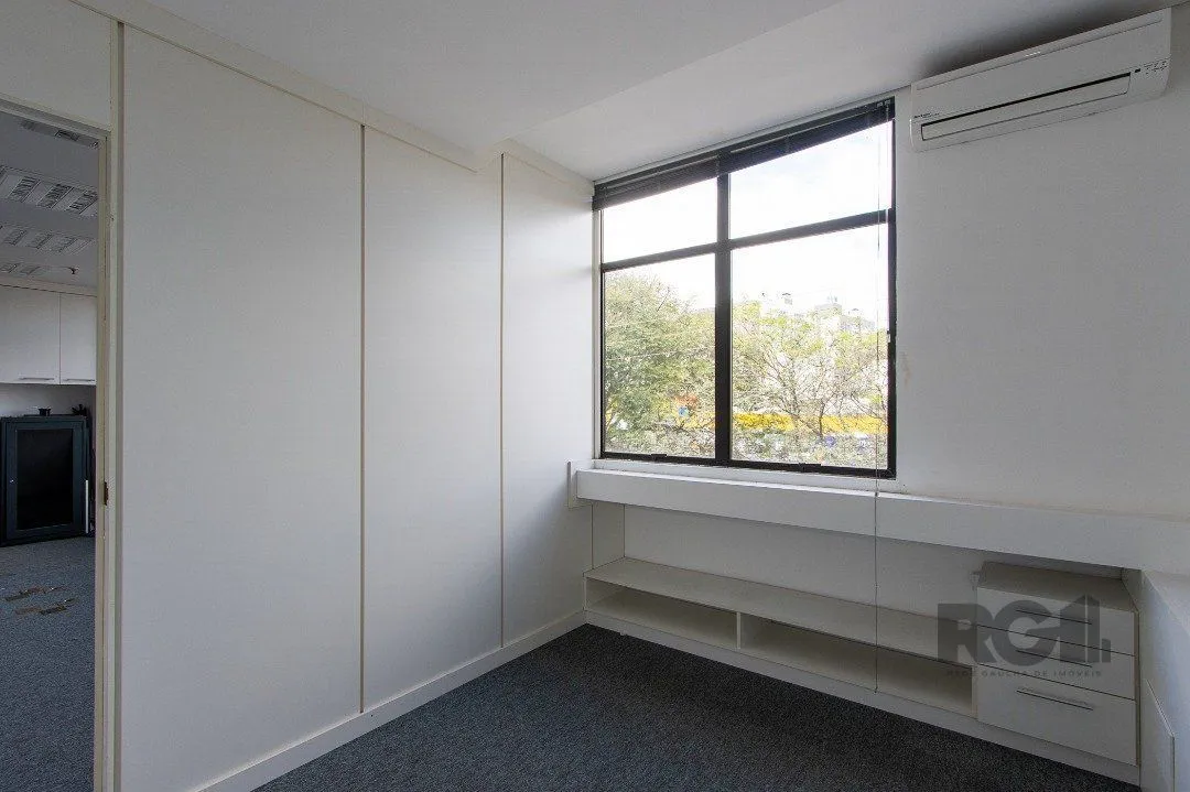Imagem SALA COMERCIAL BAIRRO MENINO DEUS - 82m² DE ÁREA PRIVATIVA, 1 VAGA
