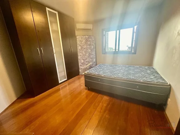 Imagem Ótima casa com 4 Suítes, Piscina e Vista para o Mar no Centro de Florianópolis Localizada no cent...