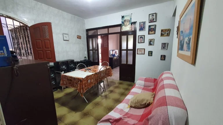 Imagem Casa na Suíssa à venda com 6 quartos, suíte e garagem - Confira!