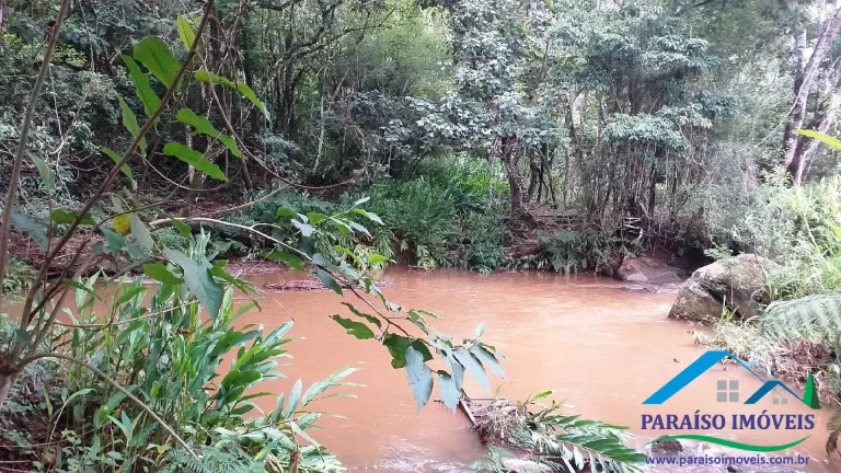 Imagem Paraíso Ecológico: Terreno com Nascente Própria e Vista Panorâmica.