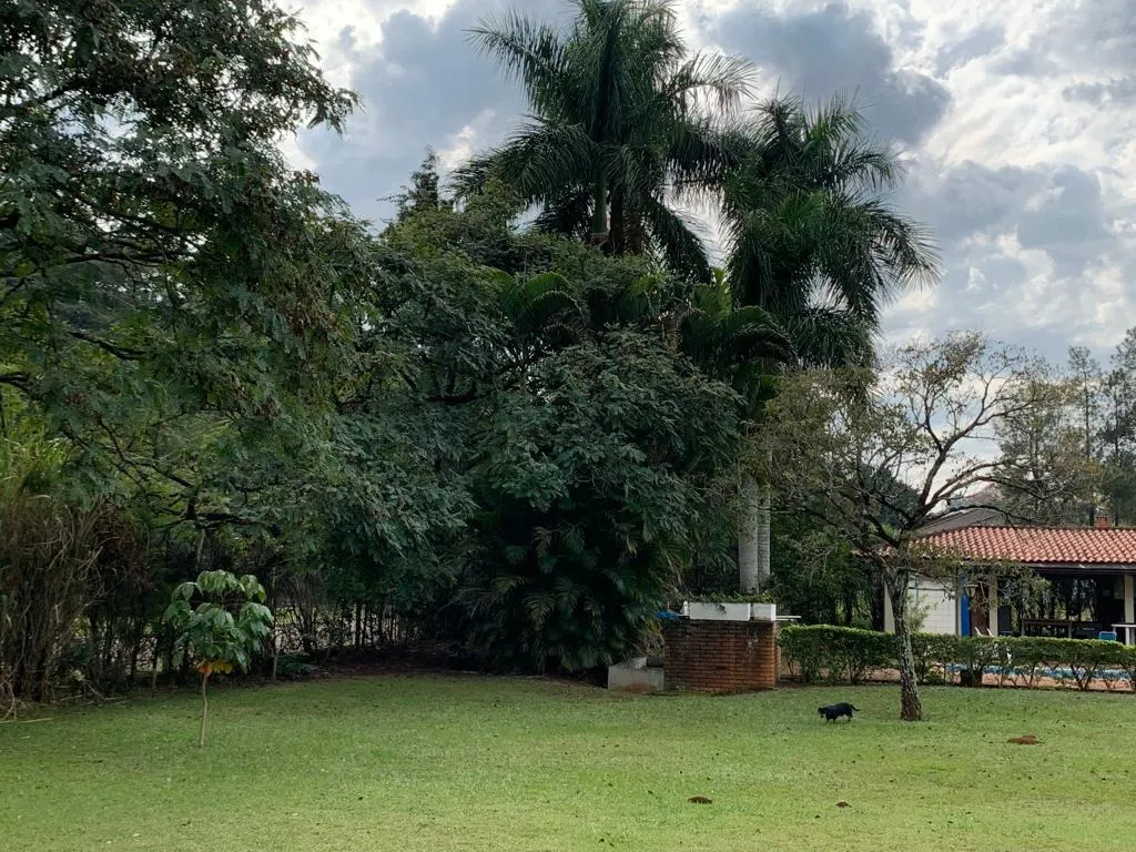 Imagem Venha se encantar com esta belíssima Casa de Campo localizada em um Condomínio Fechado!