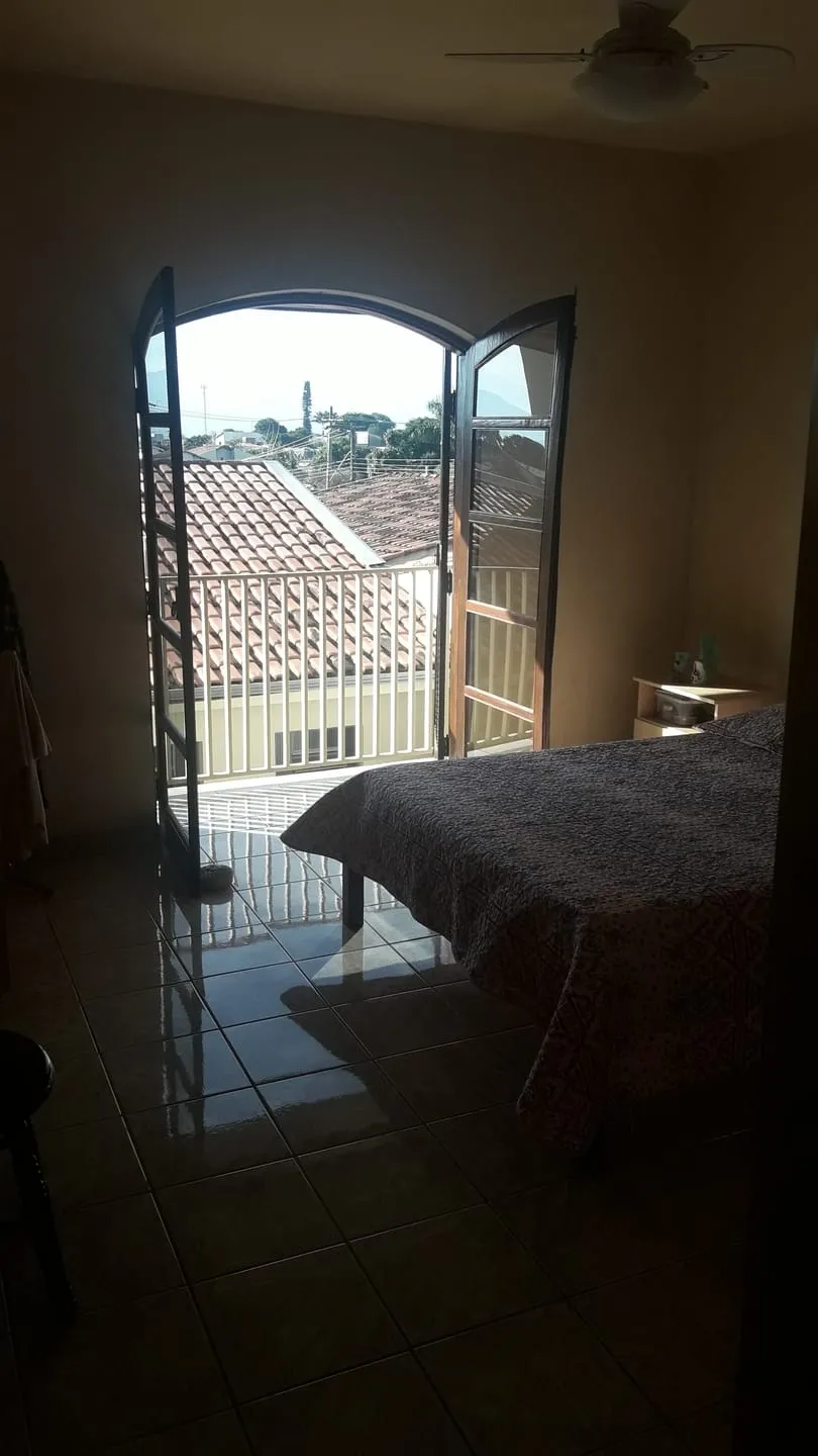 Imagem Casa à venda 3 Quartos, 2 Vagas, 176.5M², Santana, Pindamonhangaba - SP