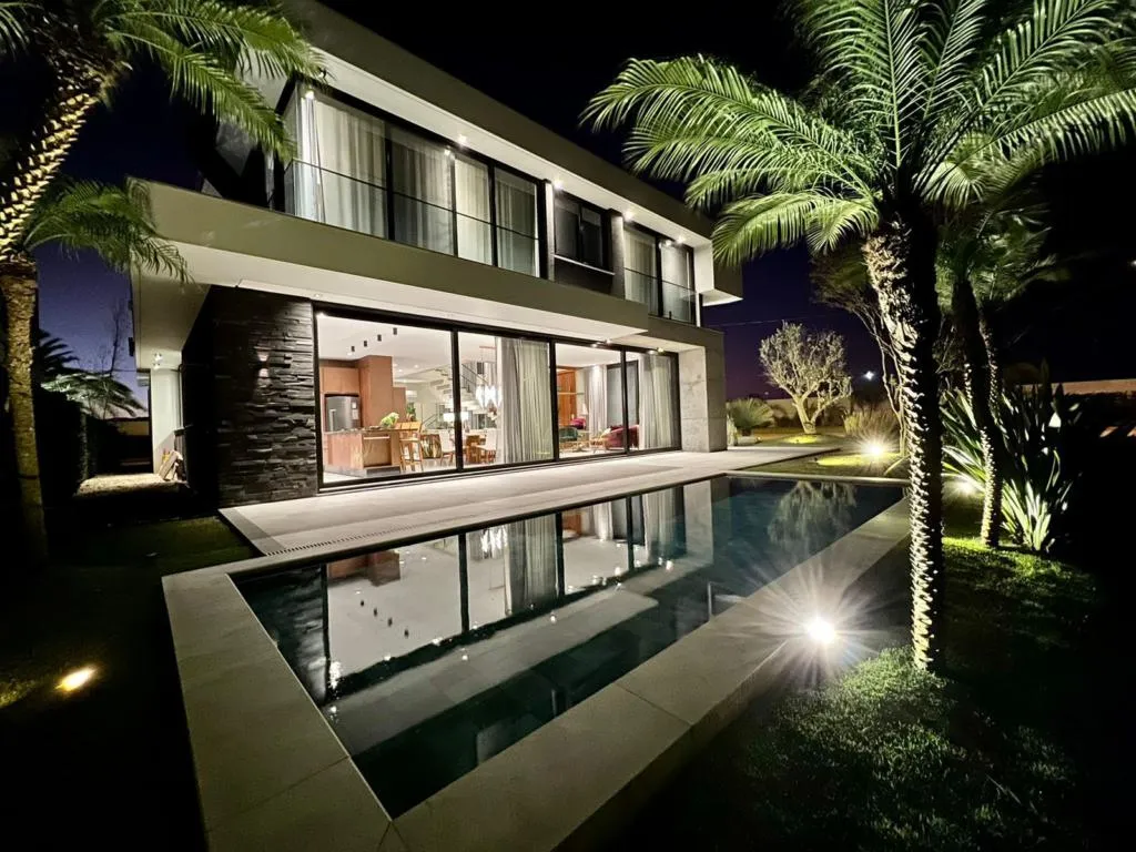 Imagem Casa em Condominio 5 Dormitórios - Bairro xangri-la