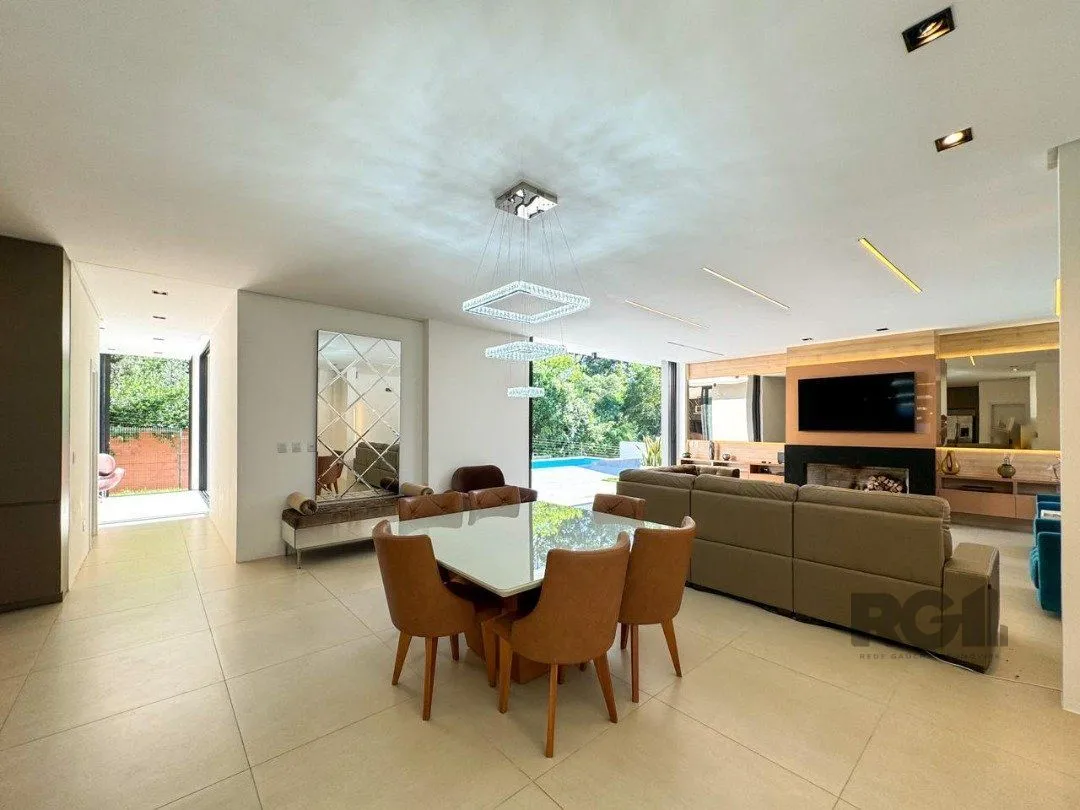 Imagem Casa Condominio para Venda - 340m², 4 dormitórios, sendo 4 suites, 4 vagas - Alphaville