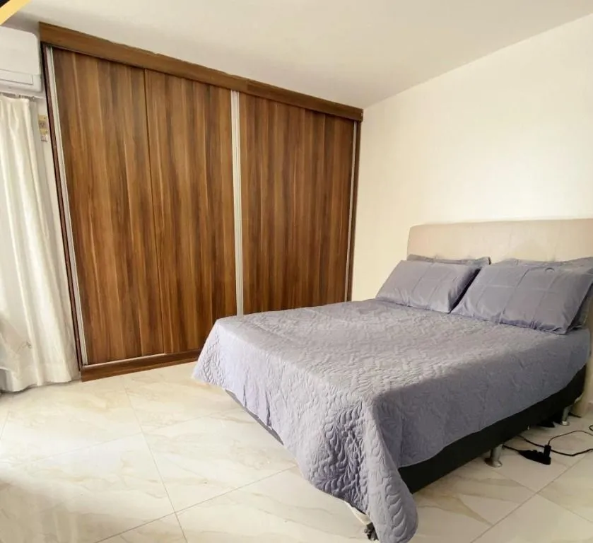 Imagem Apartamento de 120m² no Bessa, 4 quartos com suíte, sala em L, condomínio com elevador e portaria, perto da praia.