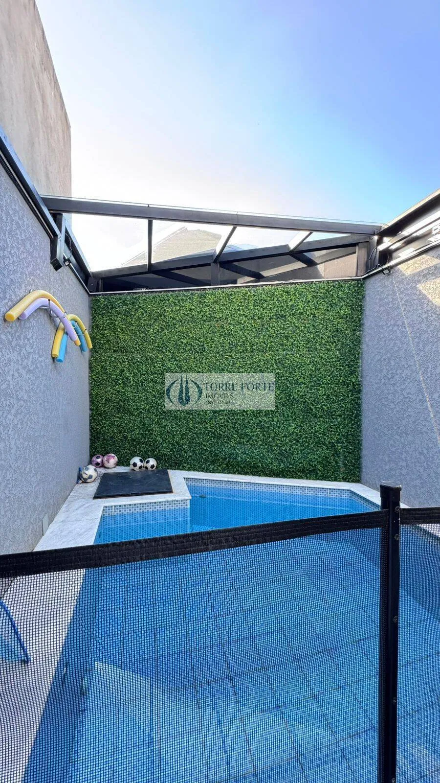 Foto do imóvel Belo Sobrado com 3 Suítes, 2 Vagas de Garagem e Piscina na Vila Carrão em Rua Pirambóia