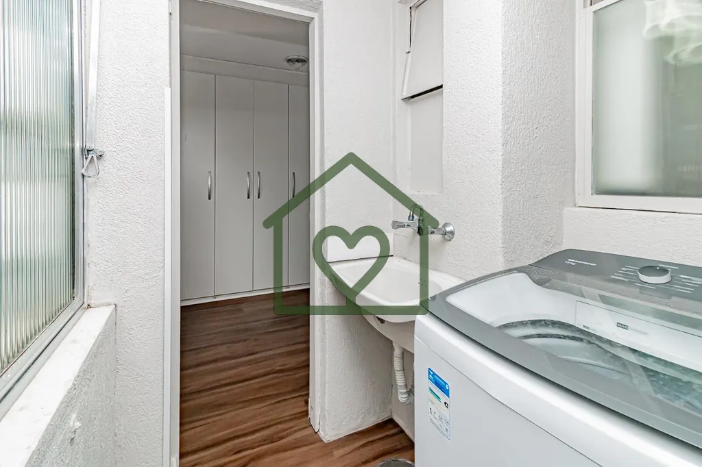 Imagem Apartamento com 3 dormitorios, banheiro social, area de serviço com armarios, banheiro auxiliar, sa...