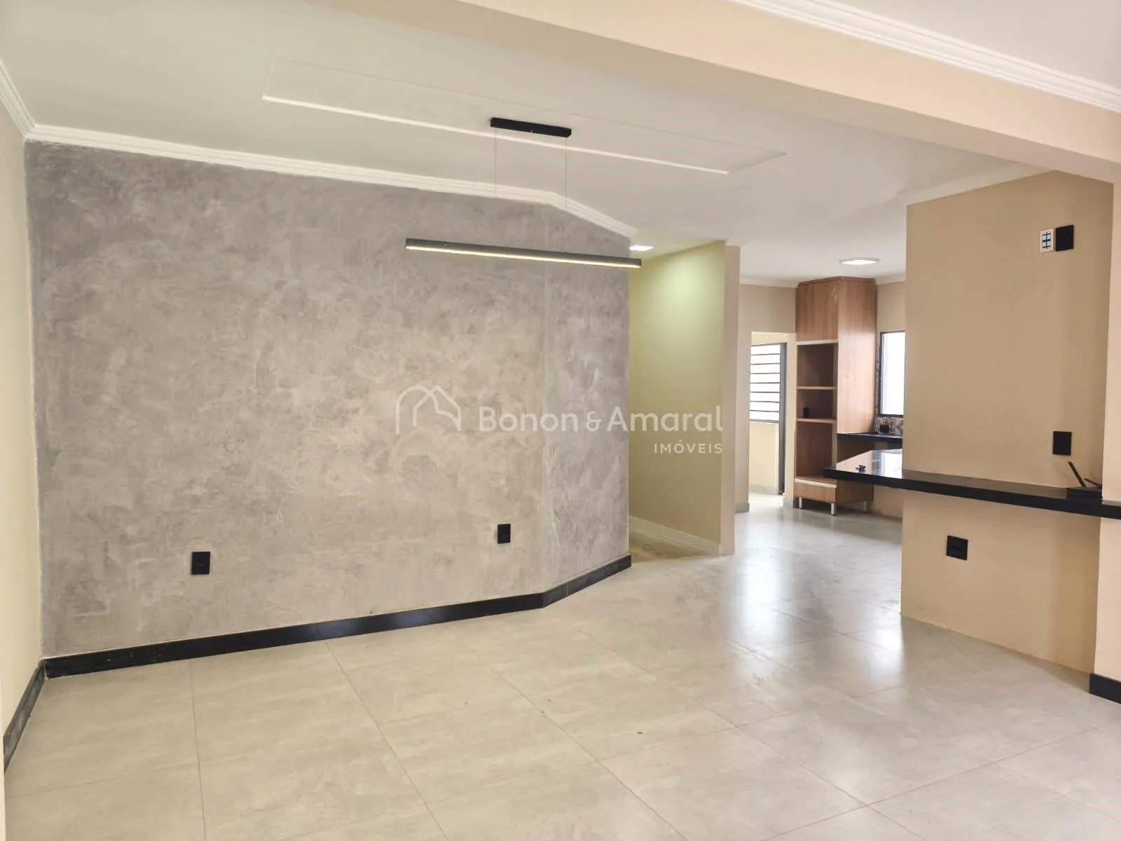 Imagem Casa Ampla com Duas Moradias Independentes, 4 Quartos, 6 Vagas e Quintal Espaçoso