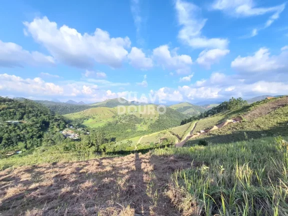 Imagem Terreno em condomínio, com 738 m² e vistas cinematográficas para as montanhas!
