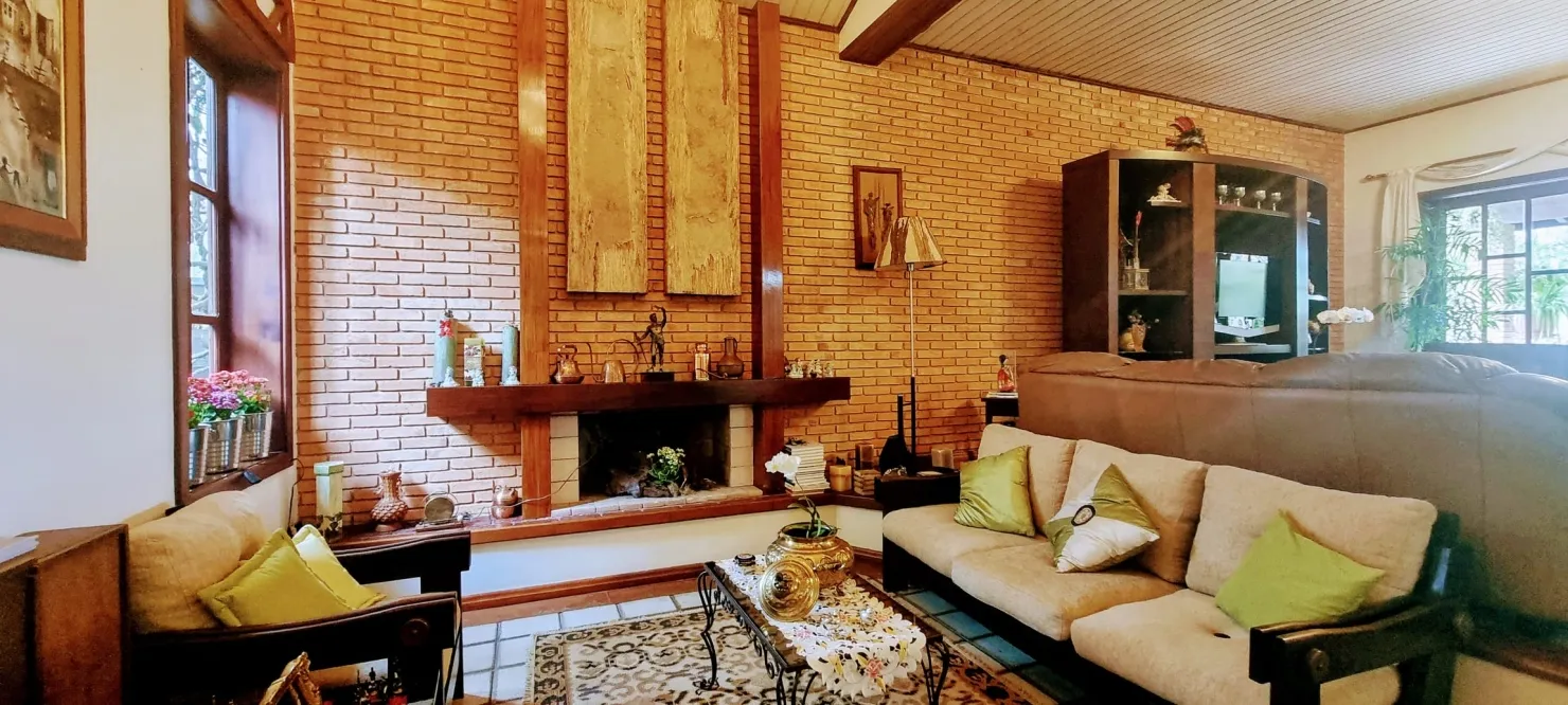 Imagem Residência Exclusiva com Piscina, Lago Ornamental e 3 Suítes