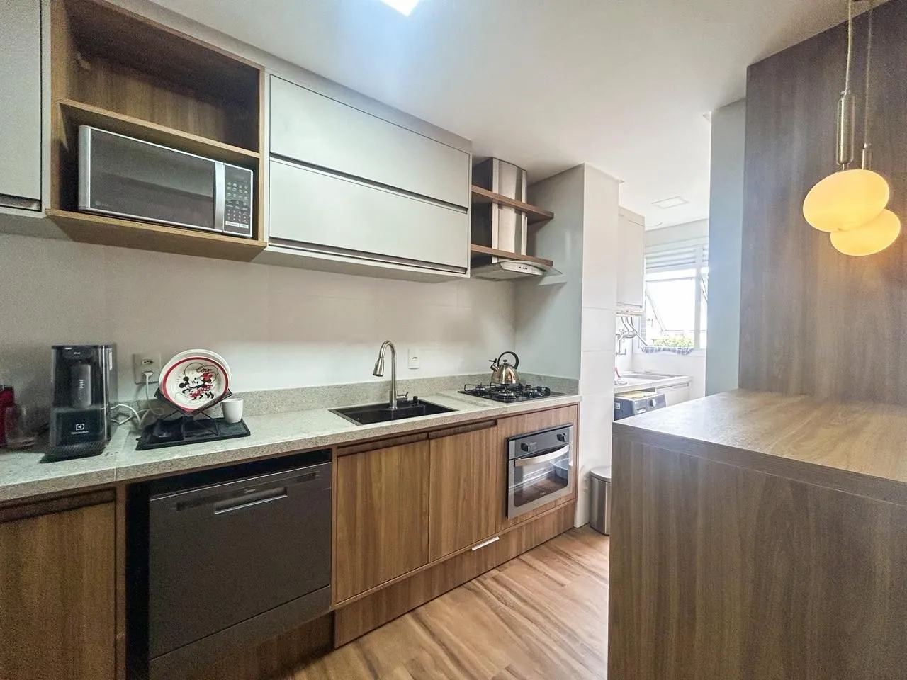 Imagem Impecável apartamento 03 dormitórios, 01 suíte - 87m² privativos, condomínio completa infra no Bairro Santa Tereza - Vaga dupla coberta.