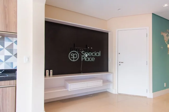 Imagem Apartamento com reforma impecável e com uma bela vista para o Campo de Marte!!! São 94m² de área...