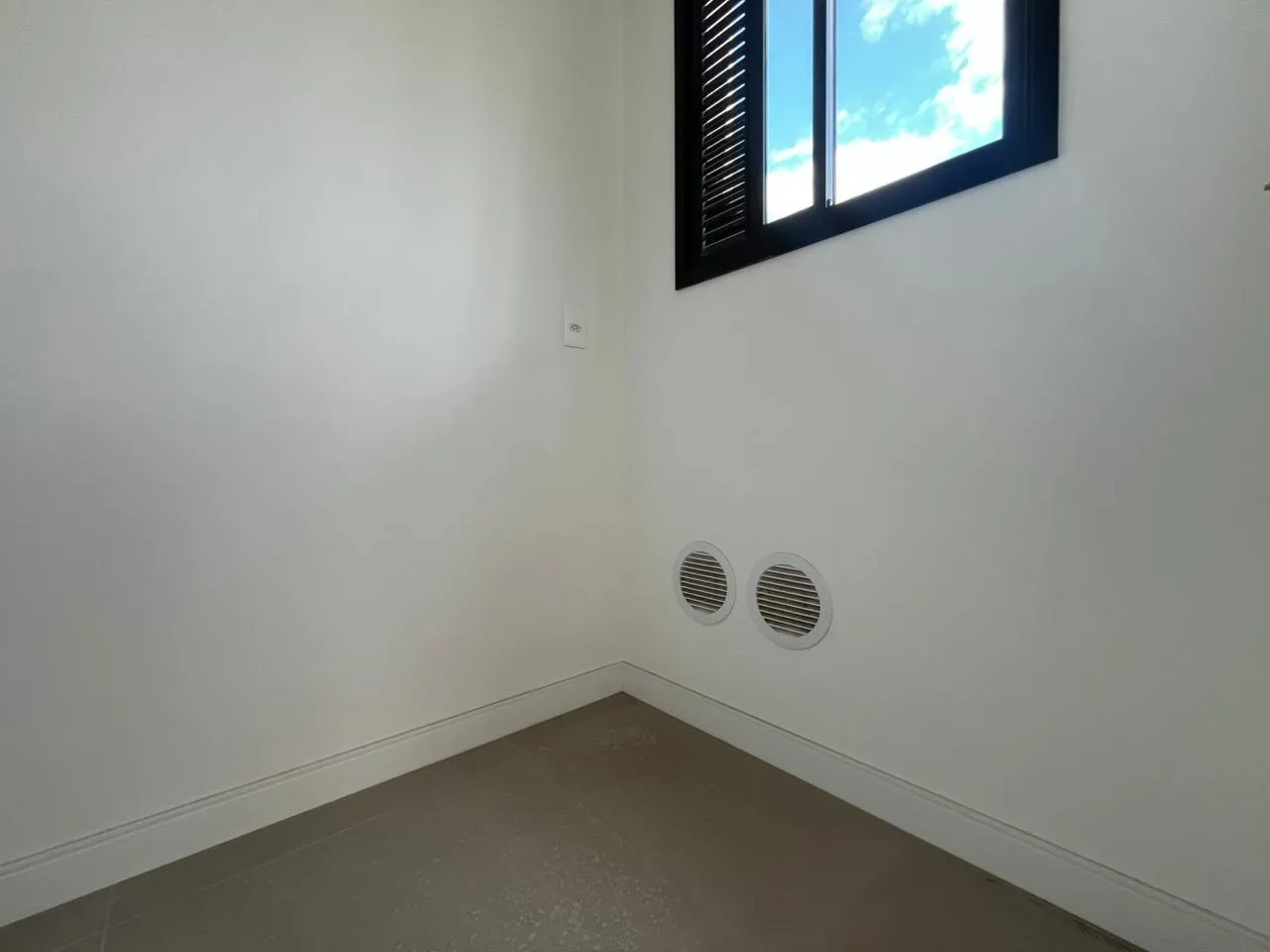 Imagem Apartamento com vista para o mar à venda com 137m2 por R$ 2.633.367,00