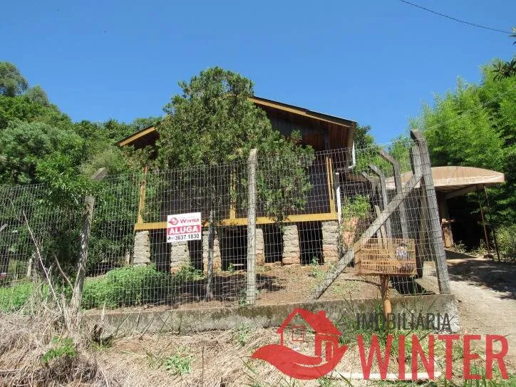 Imagem Casa de madeira com 2 dormitórios no bairro Picão