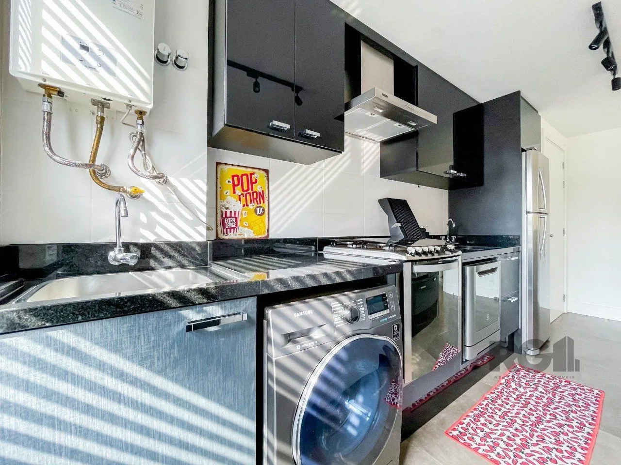 Imagem APARTAMENTO MOBILIADO 70M² DE 2 DORMITÓRIOS E 1 VAGA - BAIRRO MENINO DEUS