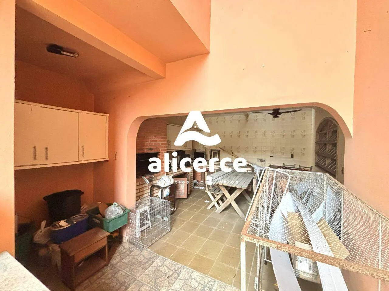 Imagem Casa com 4 Quartos e 3 banheiros à venda, 320m² no bairro Balneário em Florianópolis