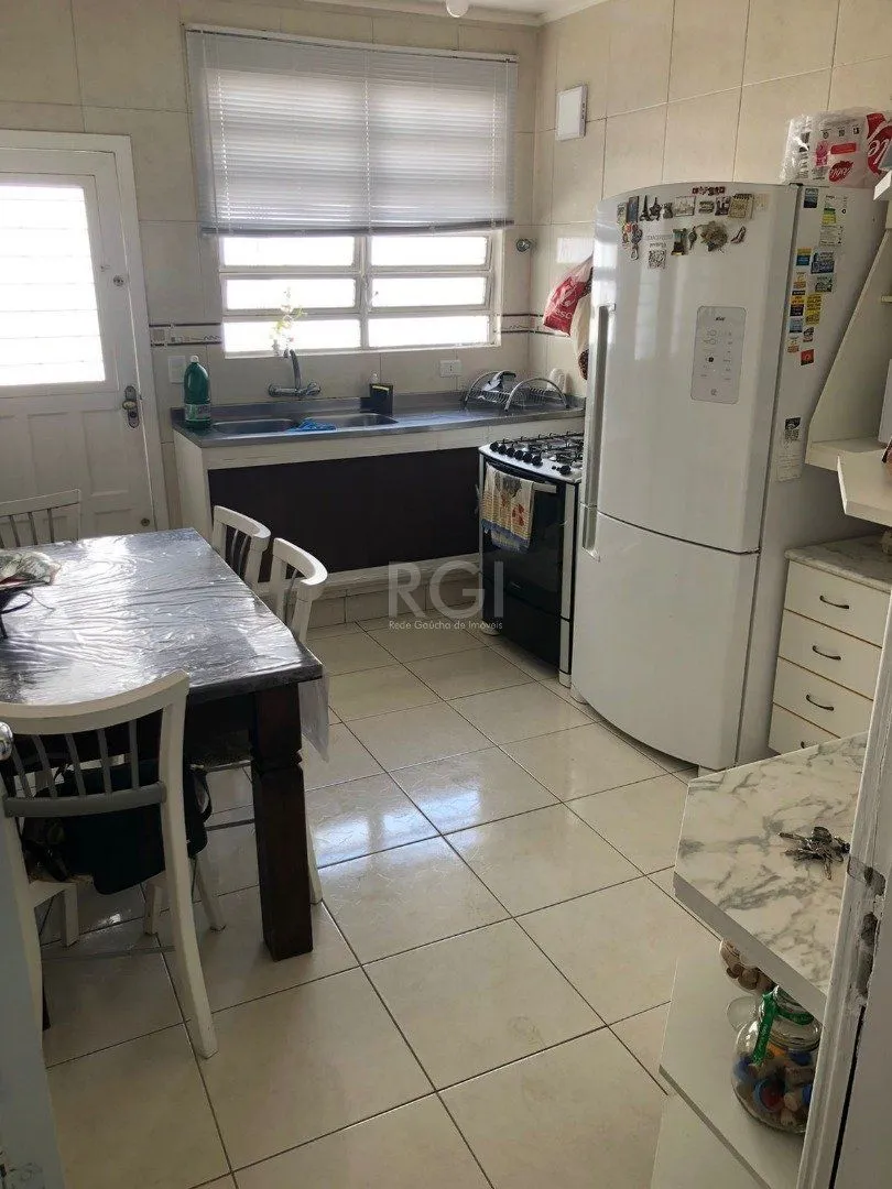 Imagem Casa para Venda com 3 dormitórios, sendo 1 suites e 3 vagas no bairro Guarujá