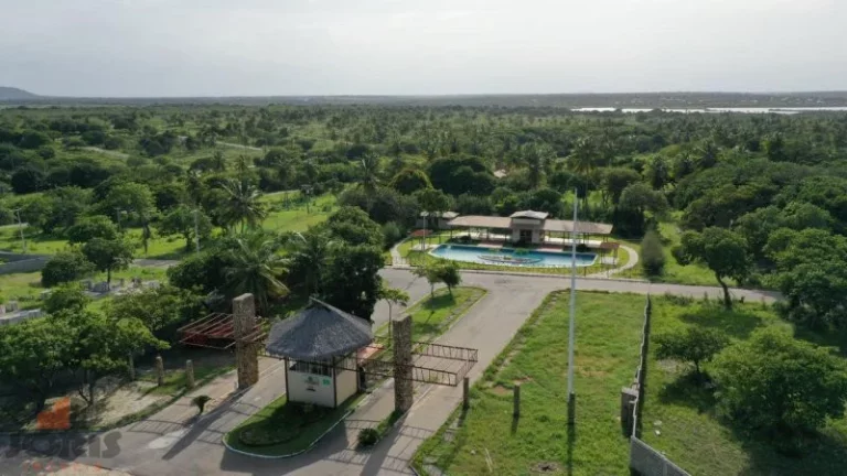 Imagem Terreno em Condomínio a Venda no bairro Centro - Cascavel, CE