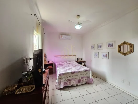 Imagem Casa em condomínio fechado com três suítes e área gourmet a venda em Patamares