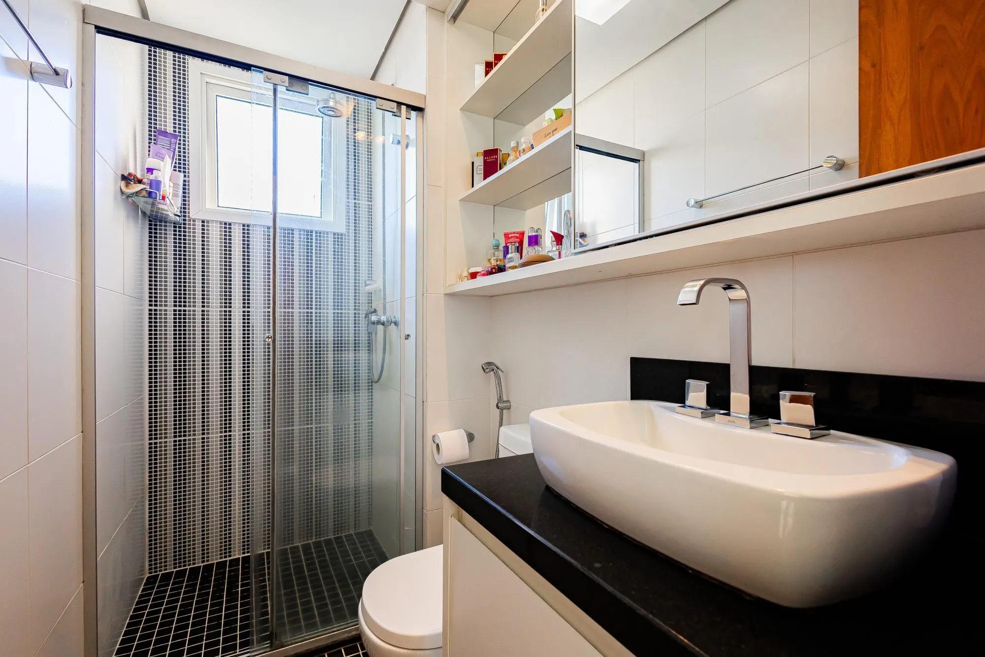 Imagem Apartamento de 97m² privativos com 3 dormitórios e 2 vagas