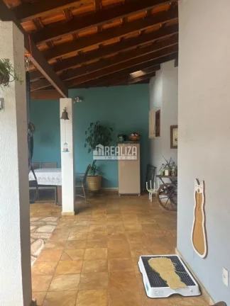 Imagem Casa à venda no bairro Fabrício, em Uberaba - 3 dormitórios, piscina e varanda!
