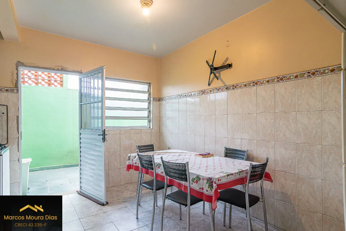 Imagem Casa Sobrado na Vila Dalva com 4 Dormitórios e 2 Vagas de Garagem, Oportunidade