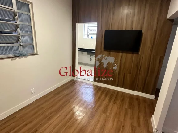 Imagem Apartamento à venda com 55m², 2 quartos, 1 banheiro, vista mar por R$399.000,00 no Embaré em Santos