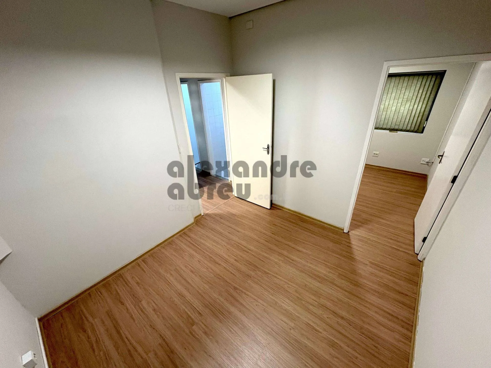 Imagem Aluga-se escritório comercial de 30 m² com 2 salas em Edifício no Morumbi
