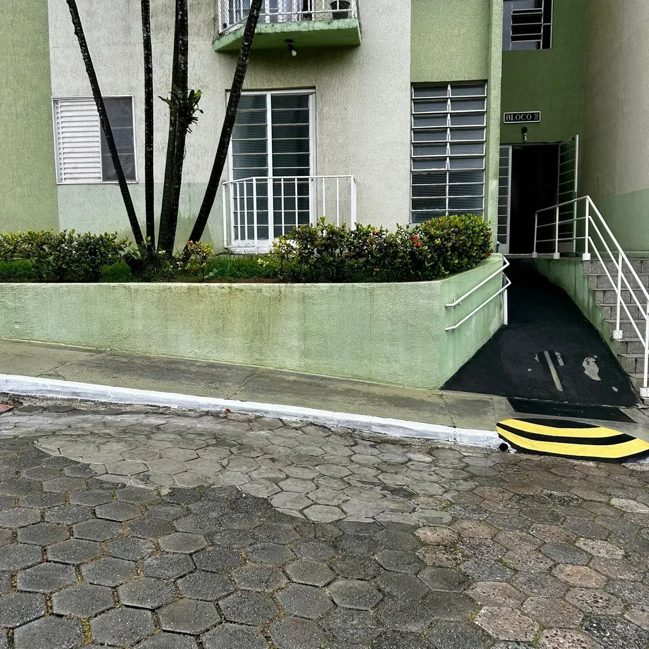 Apartamento com 2 Quartos à Venda ou Locação, 70 m² em Jardim Primavera - Jacareí