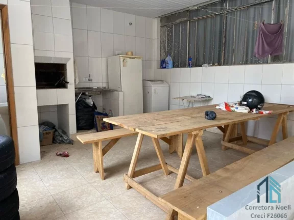 Imagem (PERMUTA) Casa térrea, 03 quartos c/suíte, parte podendo ser utilizado como Barracão, no Capão Raso em Curitiba PR