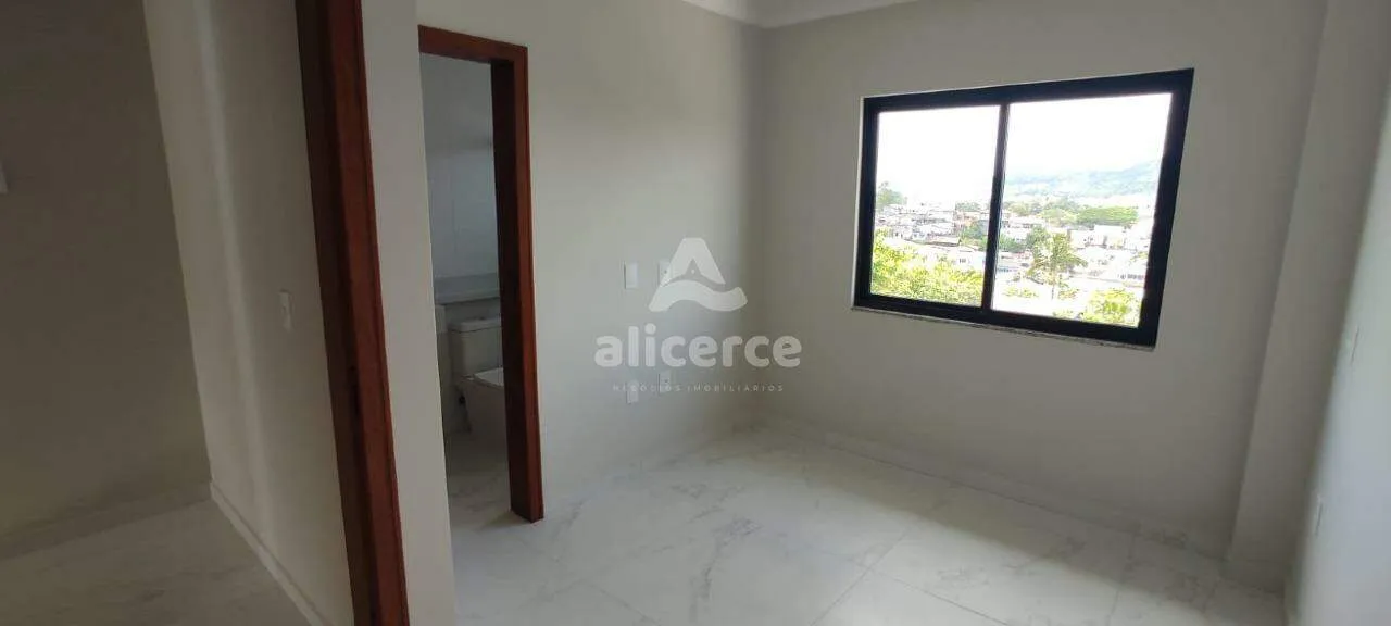 Imagem Sobrado à venda com 2 quartos 2 suítes, 84m² em Potecas São José