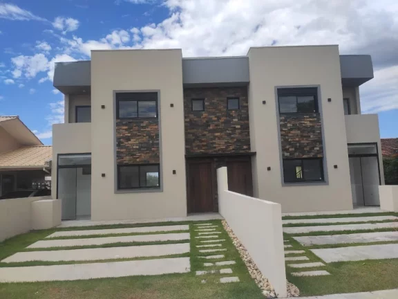 Imagem Imperdível casa à venda em Garopaba-SC, no Areias de Palhocinha: 2 quartos, 2 suítes, 1 sala, 3 banheiros, 1 vaga de garagem, 100m².