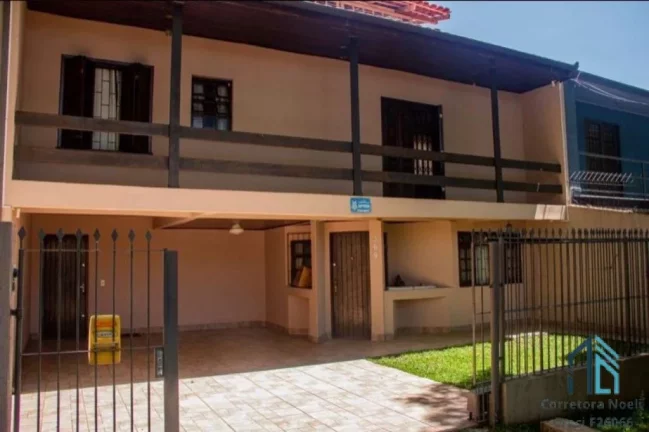 Imagem Sobrado 04 suítes, 04 vagas, em ótima localização no Bom Retiro Curitiba PR